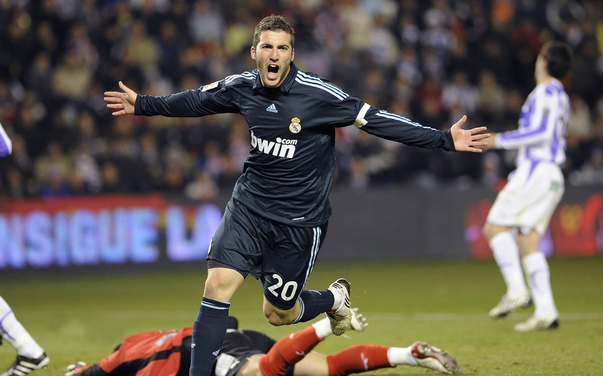 开云体育app-克瓦拉茨赫利亚爆发之夜，智利加时鏖战力克马里，足球，从不只有一种胜利  第2张